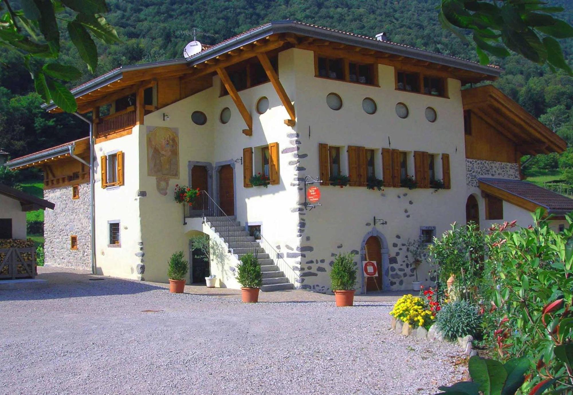 Locanda Borgo Chiese Castel Condino Екстер'єр фото